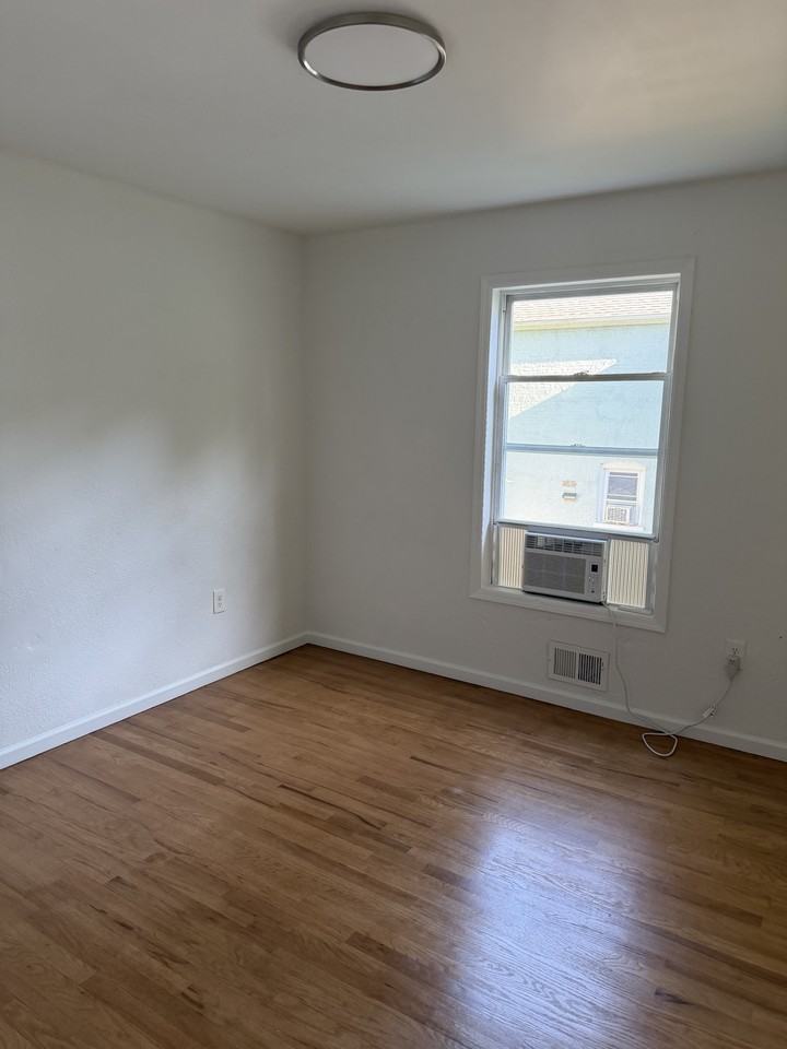 1214 Robert St #1stFL - Photo 6 of 10