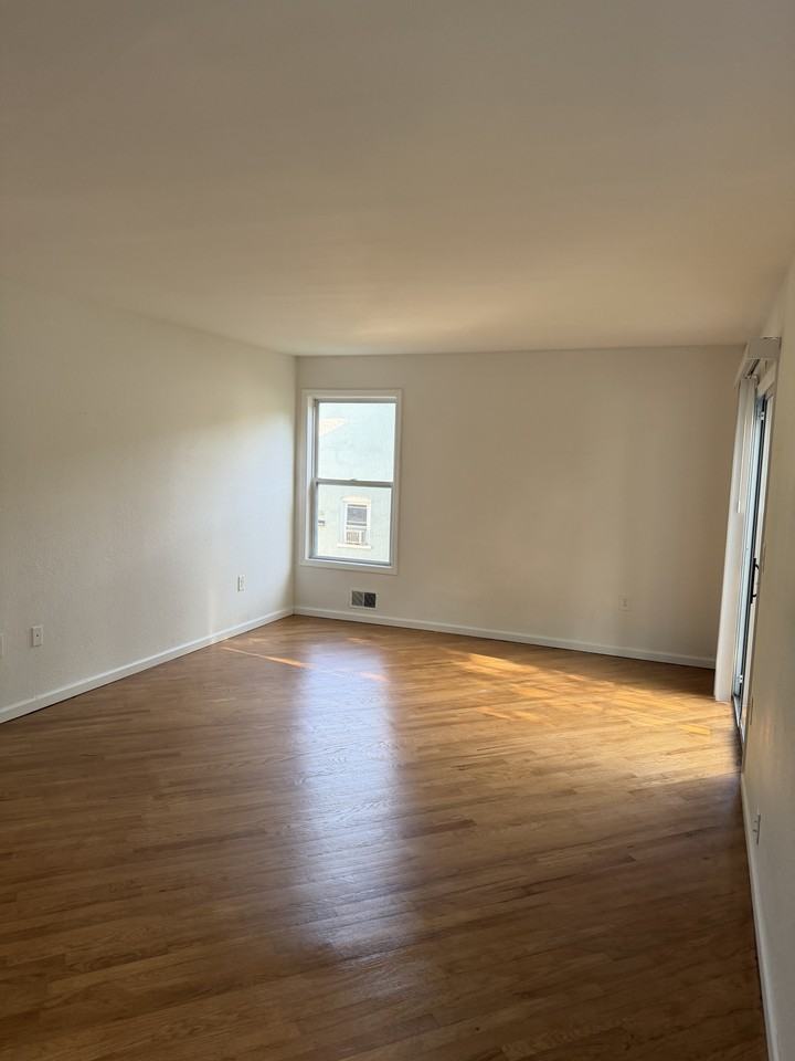 1214 Robert St #1stFL - Photo 7 of 10