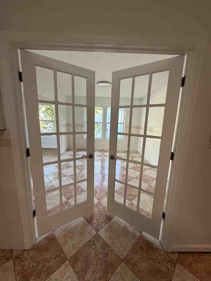 1214 Robert St #1stFL - Photo 5 of 10