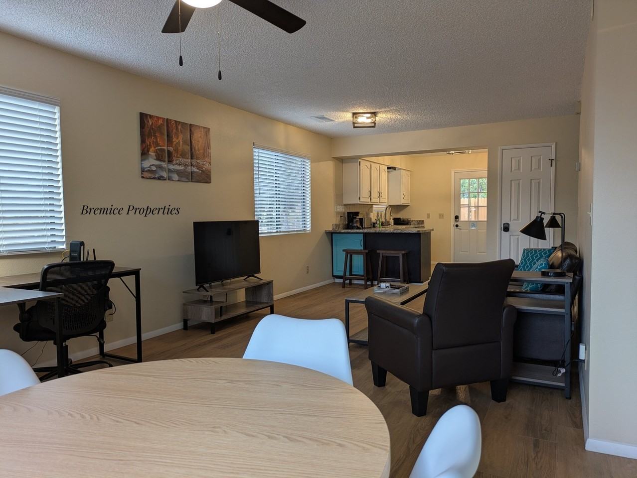 345 Rim Rock Cir - Photo 3 of 21