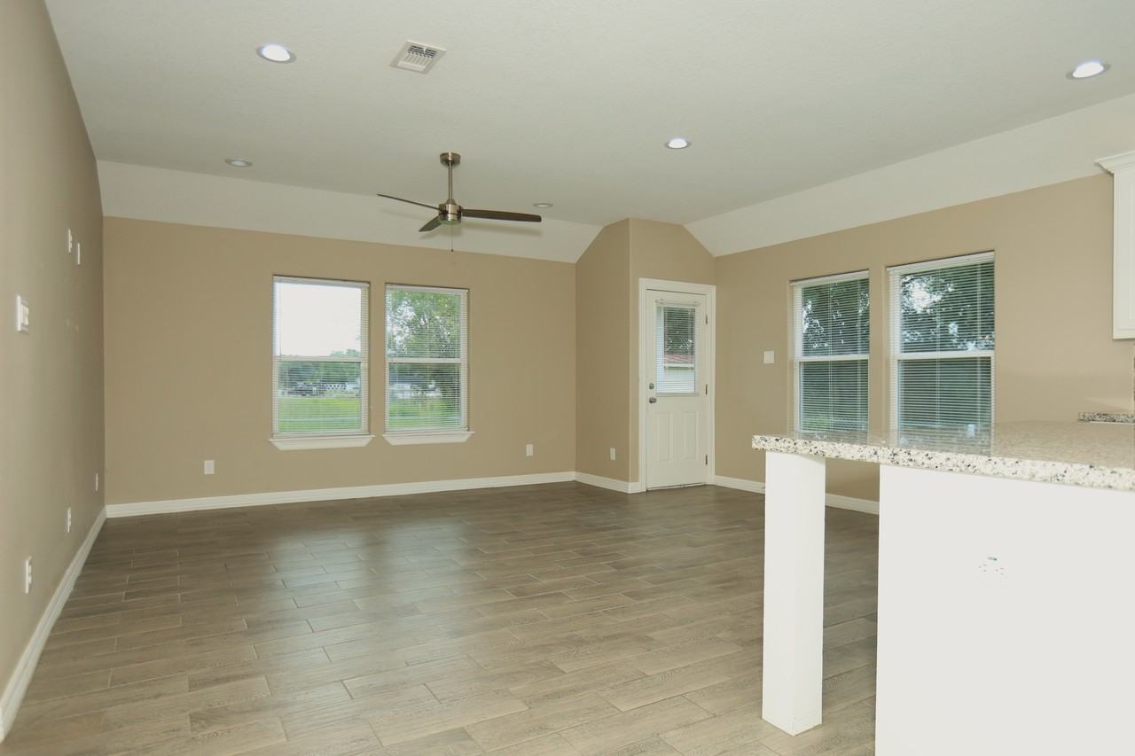 1012 Oak Street Unit A - Photo 2 of 10