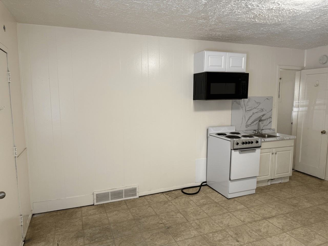 3955 South State Street - Photo 4 of 36