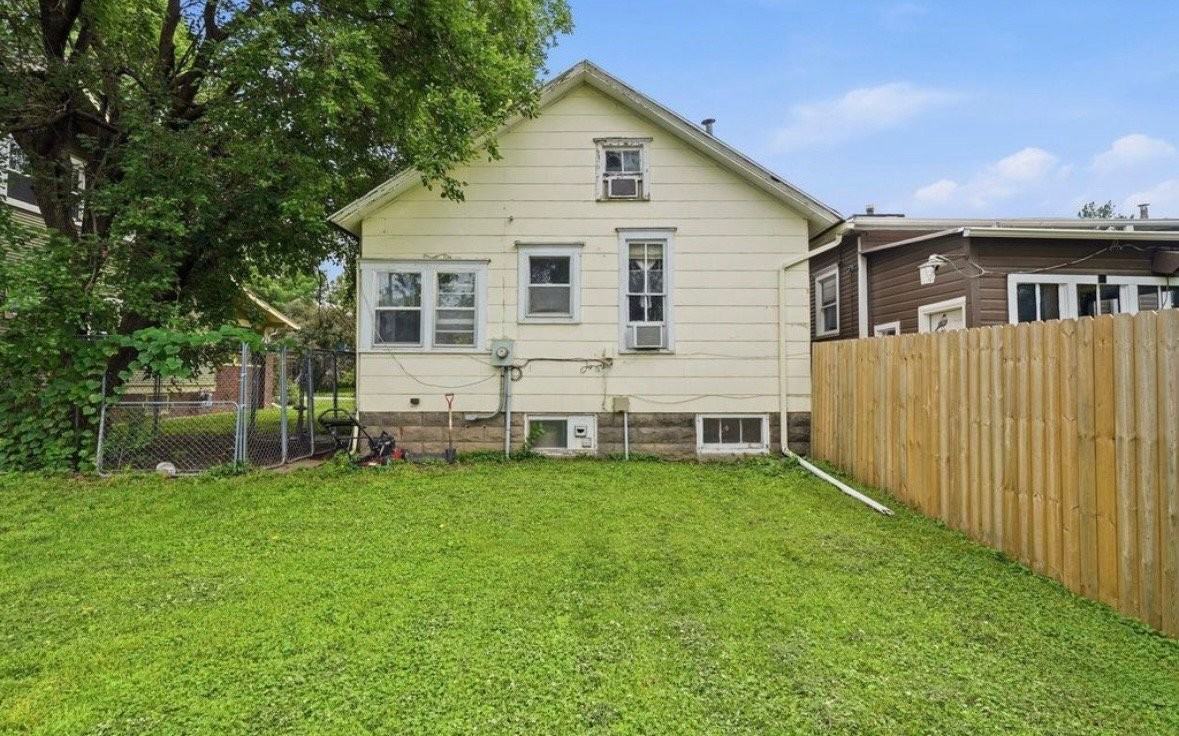 1328 Garfield St - Photo 2 of 20