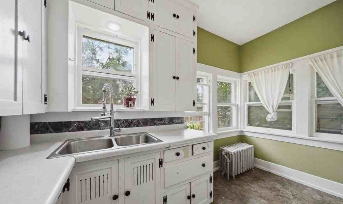 1328 Garfield St - Photo 5 of 20