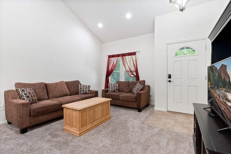 10213 S Sacramento Way - Photo 2 of 15