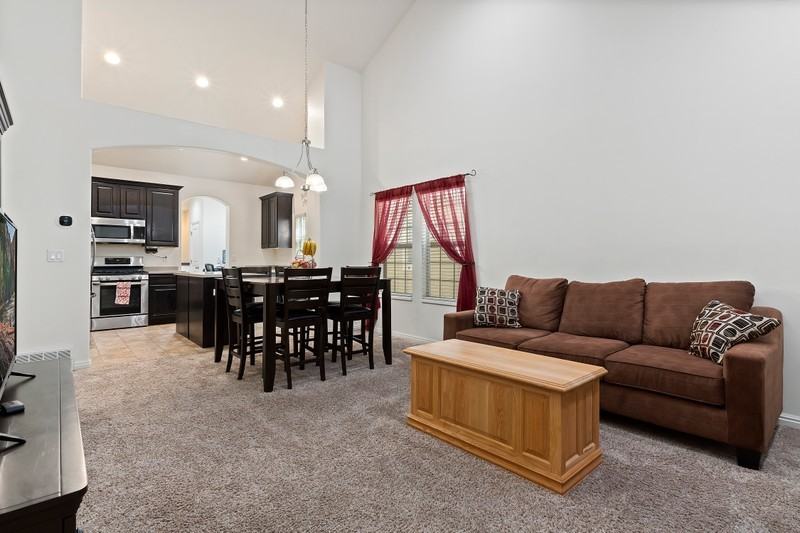 10213 S Sacramento Way - Photo 4 of 15