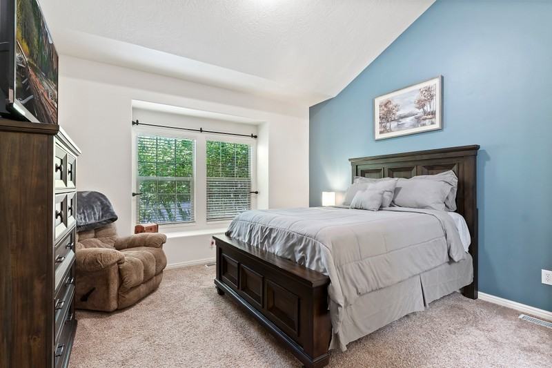 10213 S Sacramento Way - Photo 6 of 15
