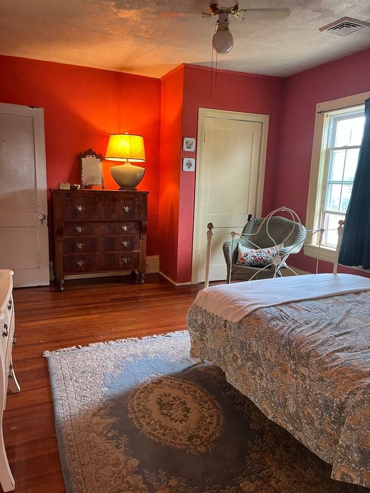 812 Stewart Ave Se - Photo 2 of 8