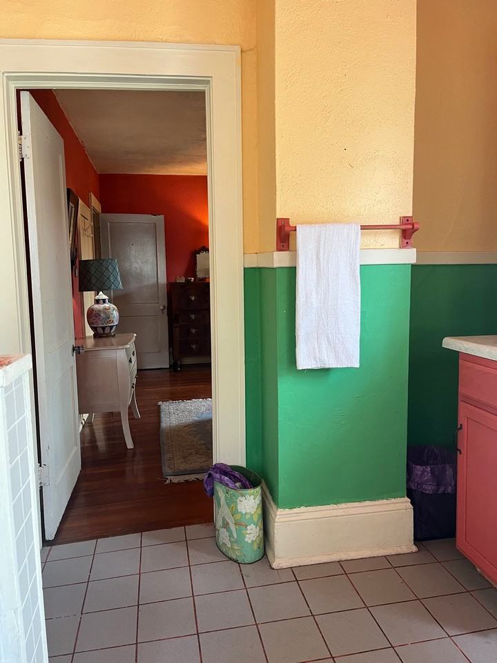 812 Stewart Ave Se - Photo 7 of 8