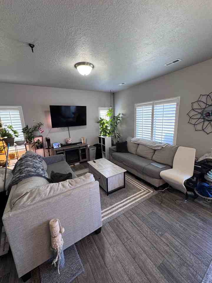 11817 S Rushmore Park Ln - Photo 2 of 14