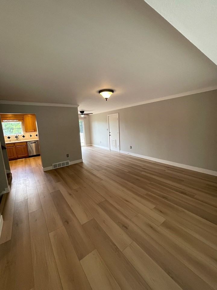 1097 Grove Creek Dr - Photo 4 of 20