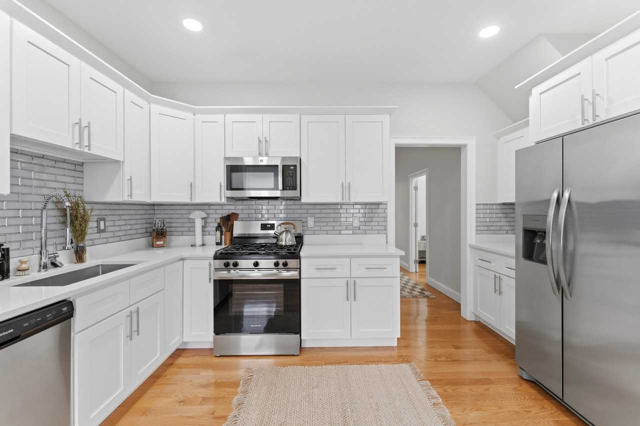 169 Knight St #2 - Photo 3 of 12