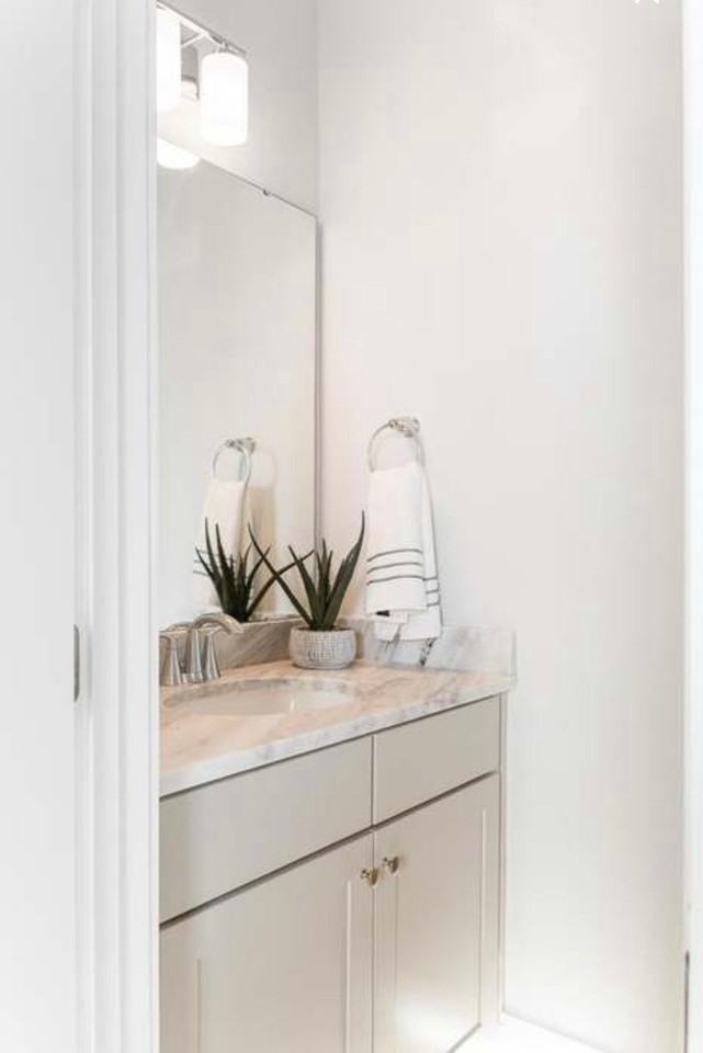 2015 Hugo Ave - Photo 3 of 8