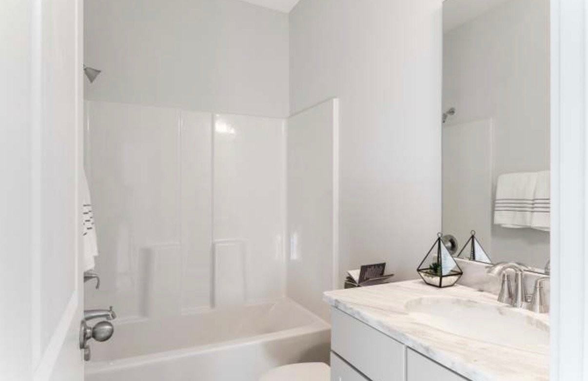 2015 Hugo Ave - Photo 5 of 8