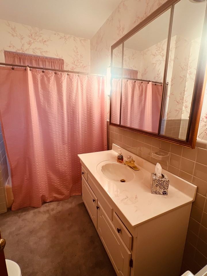 550 Elm St - Photo 3 of 9