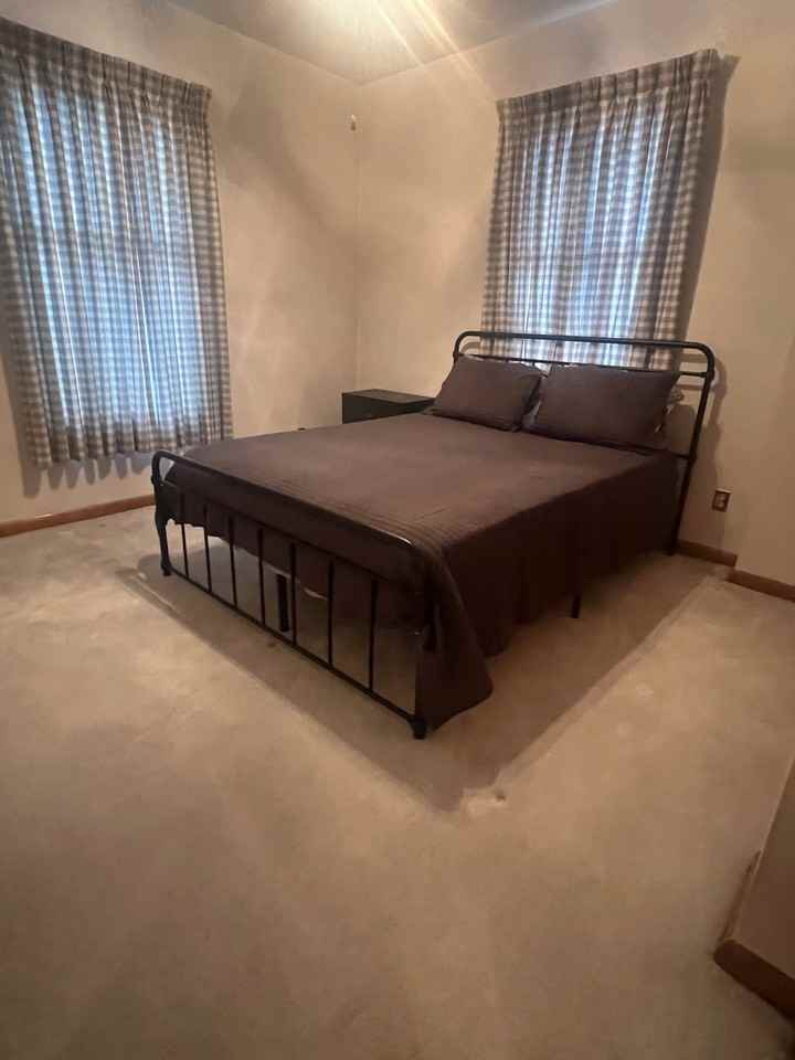 550 Elm St - Photo 4 of 9