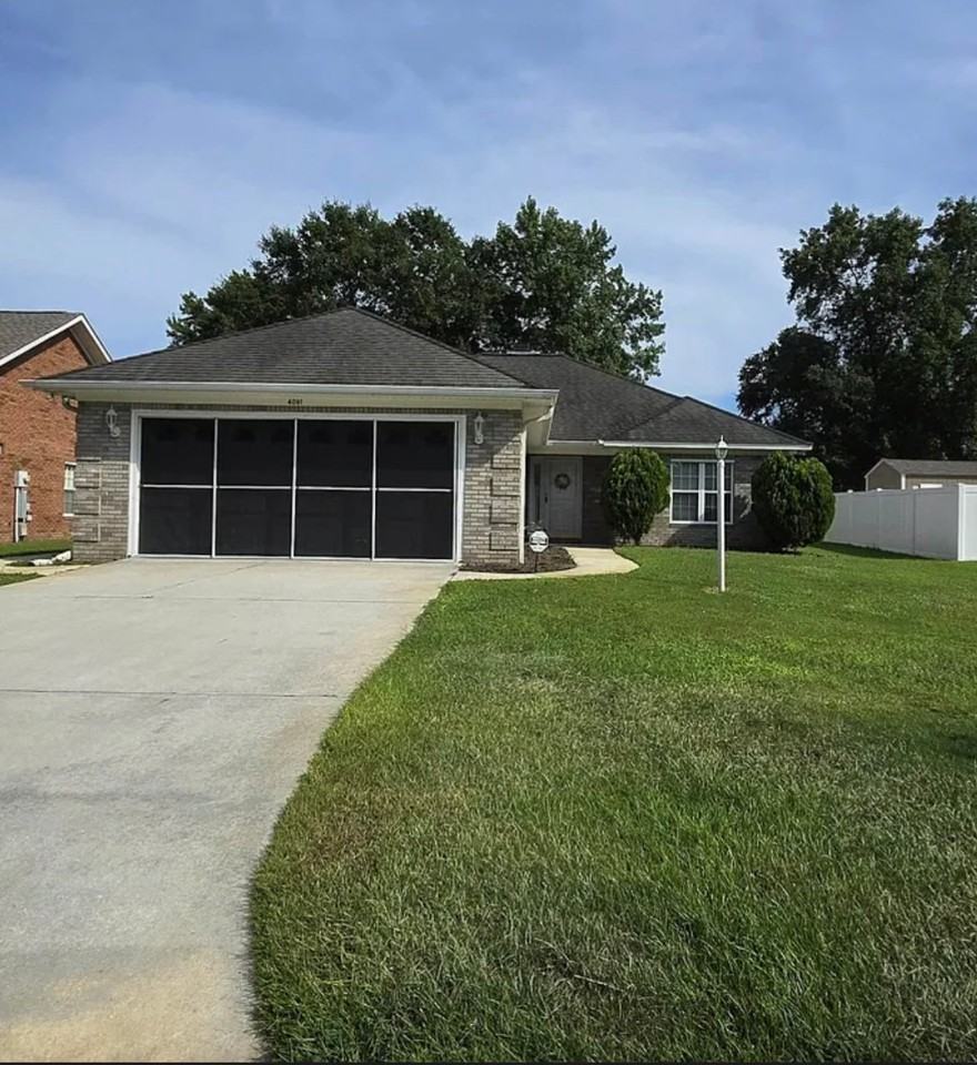 4091 Lakeshore Dr - Photo 4 of 39