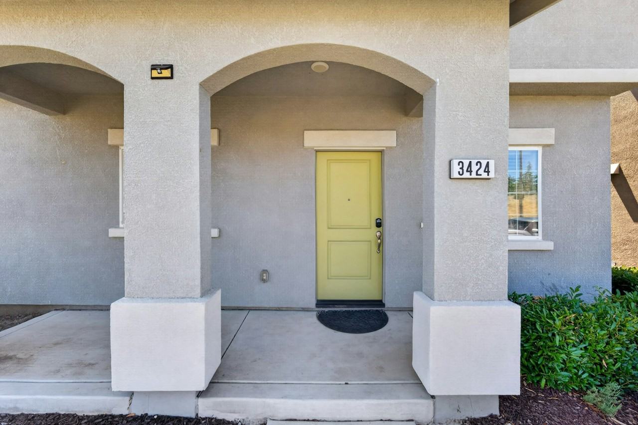 3424 Bayou Way - Photo 4 of 45
