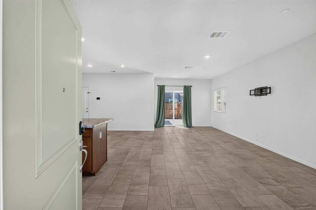 3424 Bayou Way - Photo 5 of 45