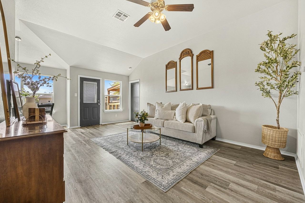 2207 Stoneham Court - Photo 6 of 33