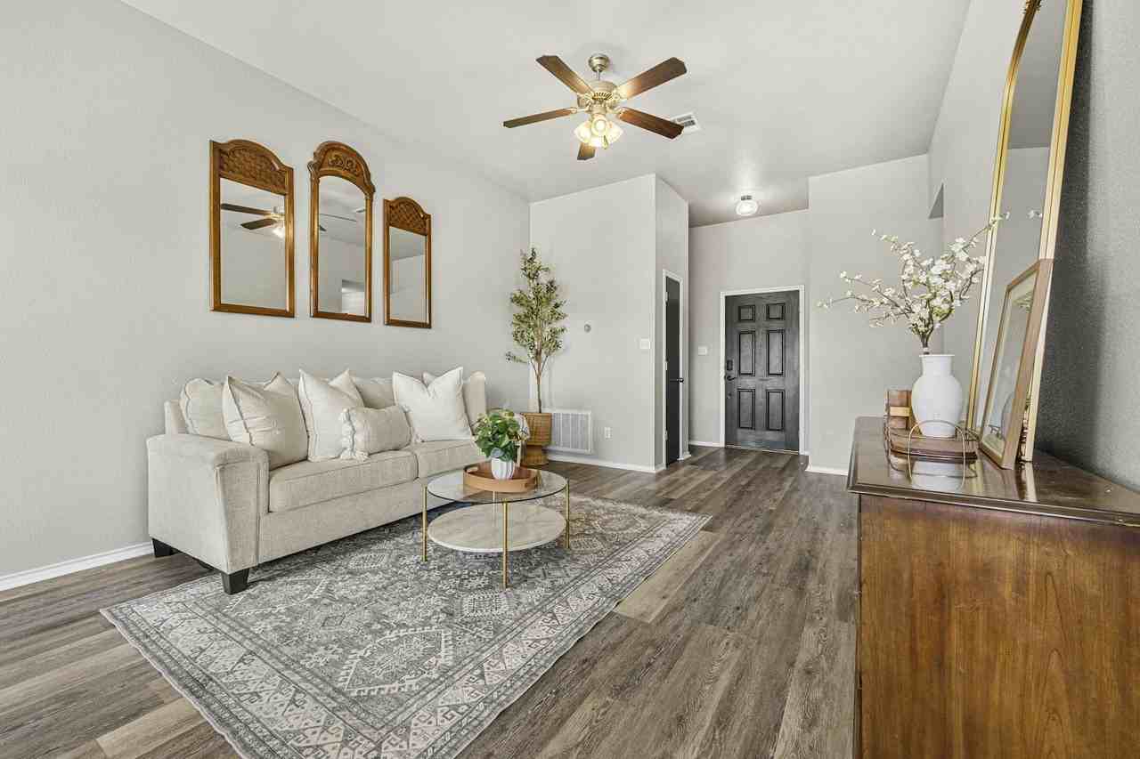 2207 Stoneham Court - Photo 7 of 33