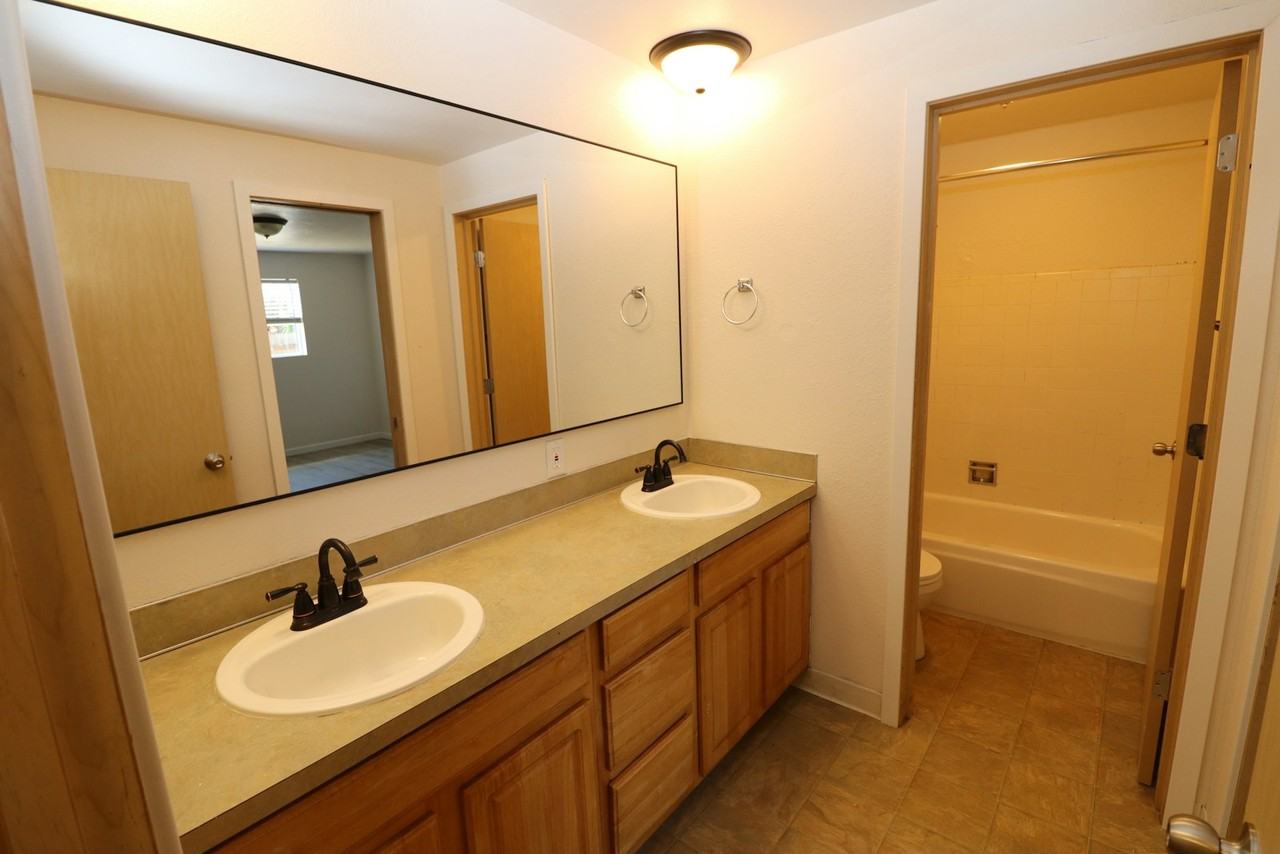 4862 Pennsylvania Ave SE, Unit 2 - Photo 4 of 13