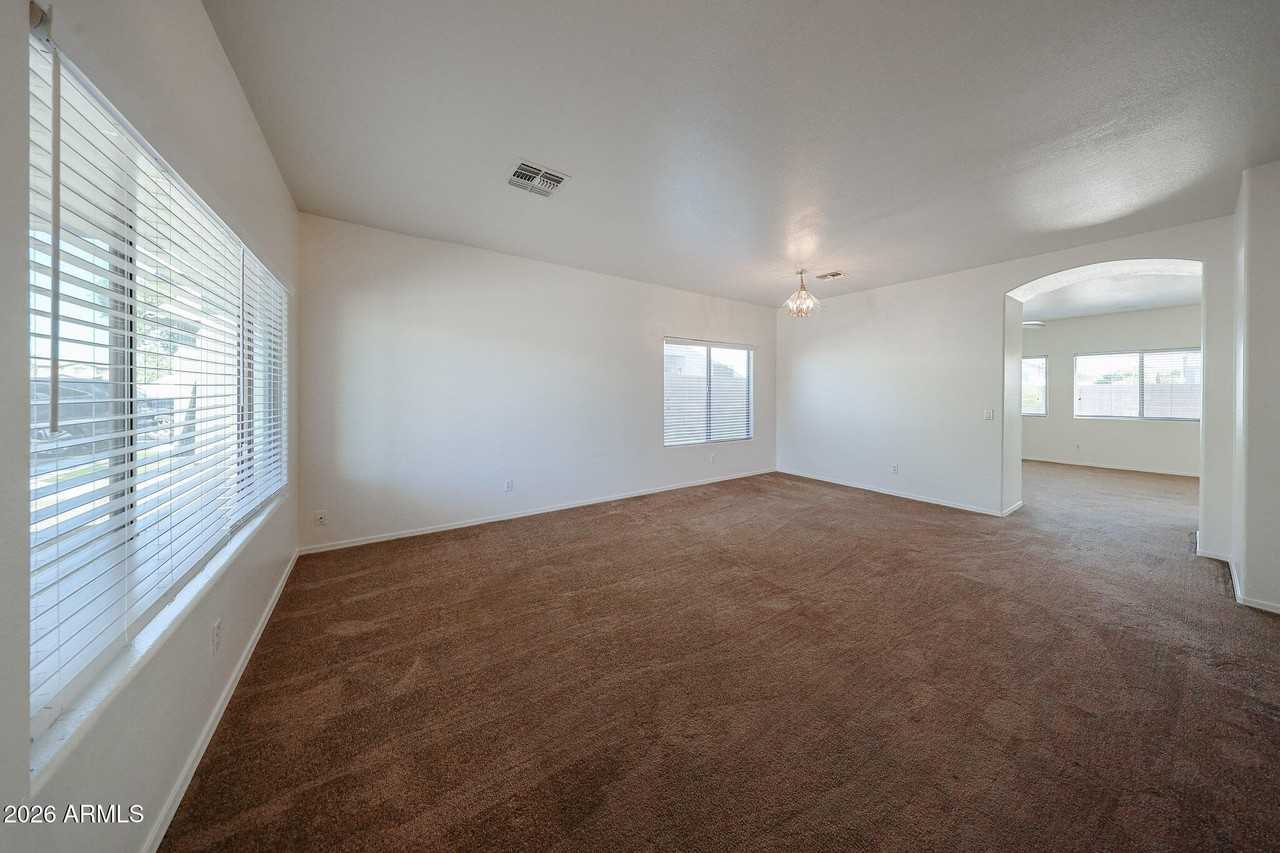 14584 W Watson Ln - Photo 4 of 44