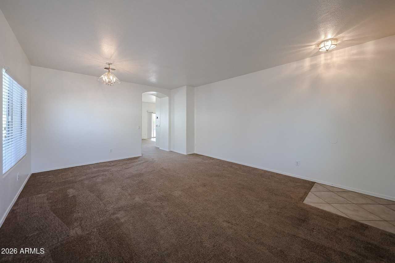 14584 W Watson Ln - Photo 5 of 44