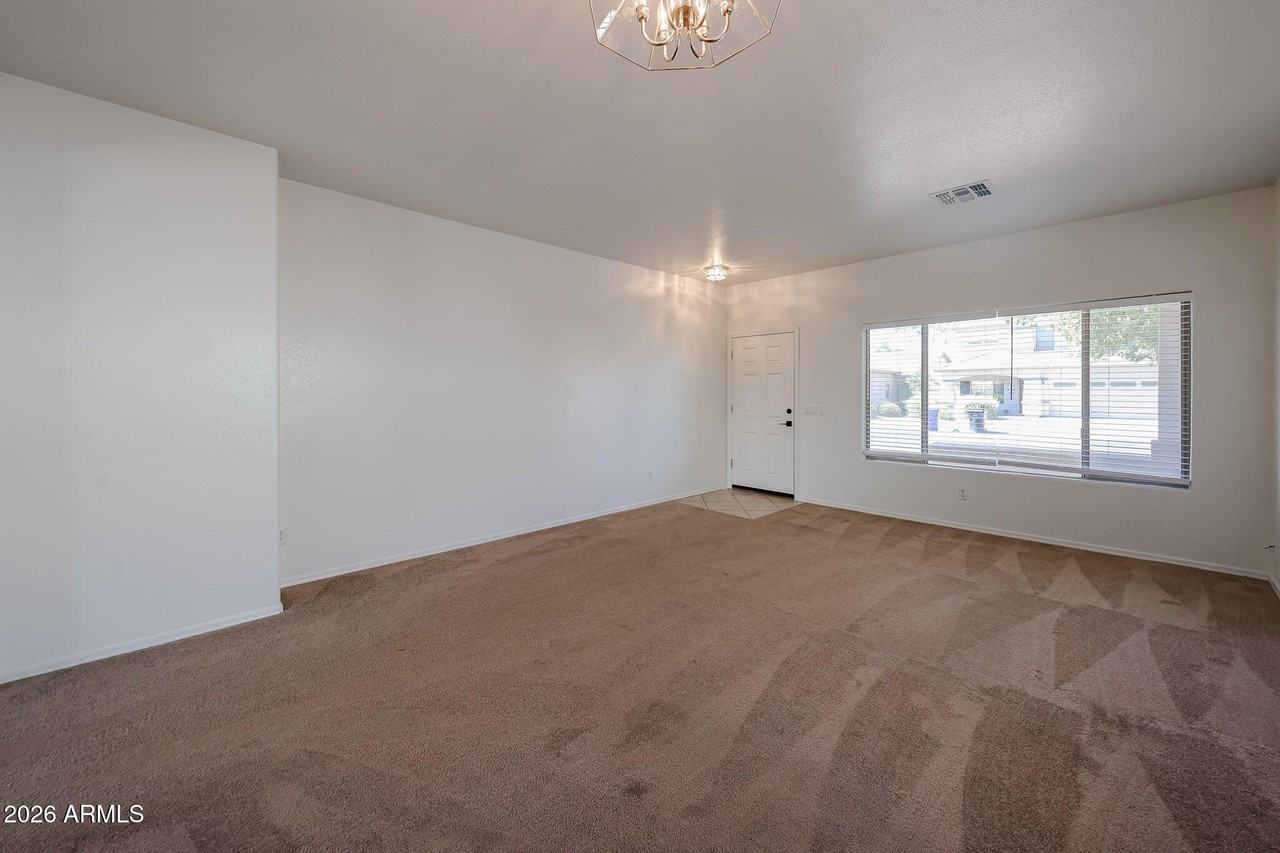 14584 W Watson Ln - Photo 6 of 44