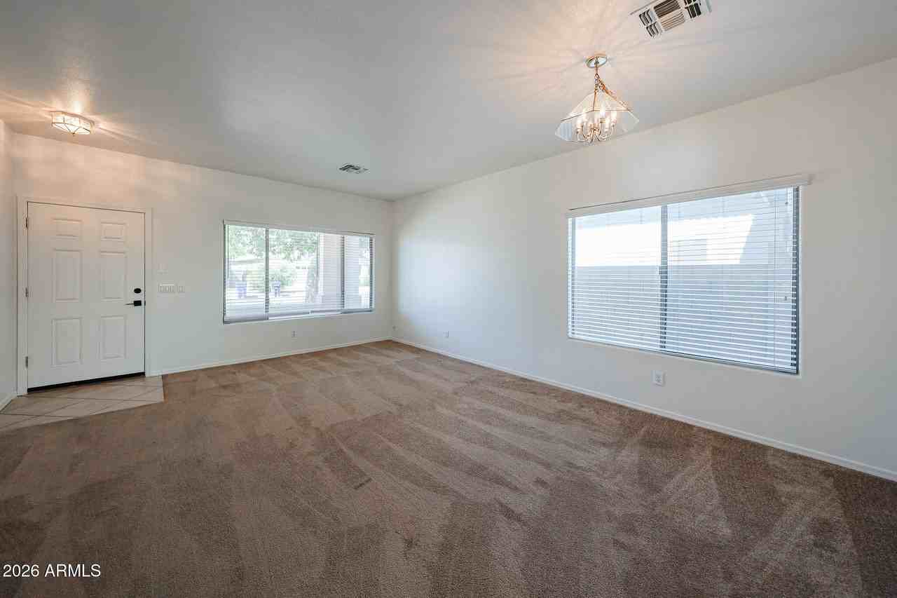 14584 W Watson Ln - Photo 7 of 44