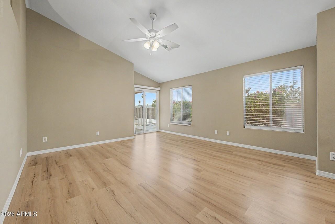 19003 N 12th Dr - Photo 4 of 34