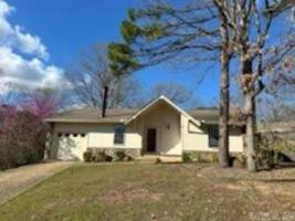 featured image of 4 Oak Point Ct