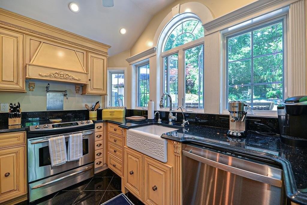 113 Wentworth Rd - Photo 6 of 39