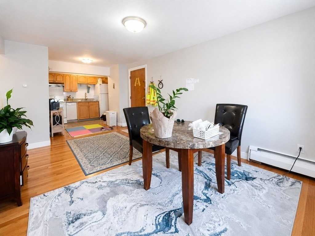 11 Commonwealth Ct - Photo 3 of 11