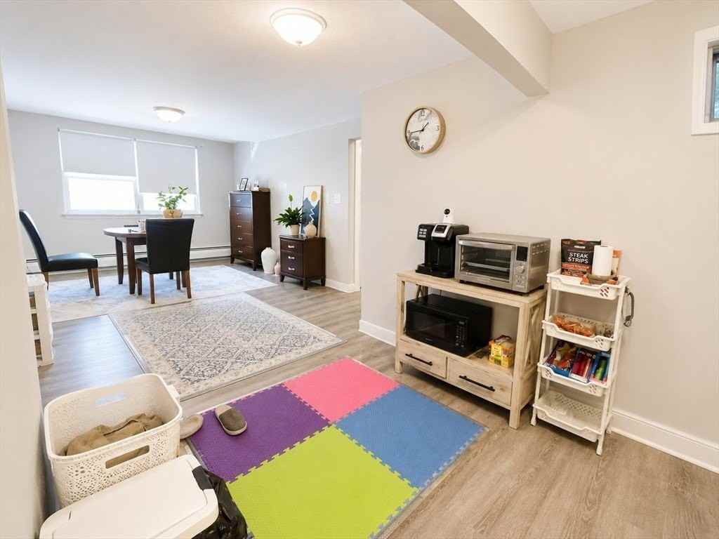 11 Commonwealth Ct - Photo 4 of 11
