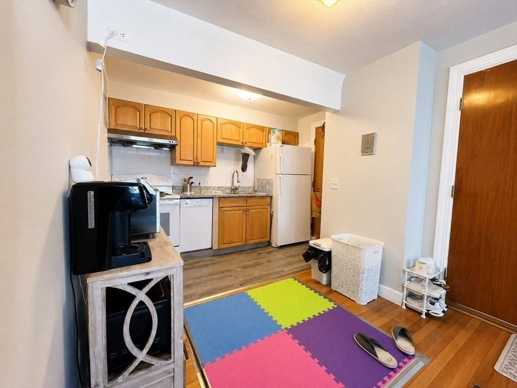 11 Commonwealth Ct - Photo 5 of 11