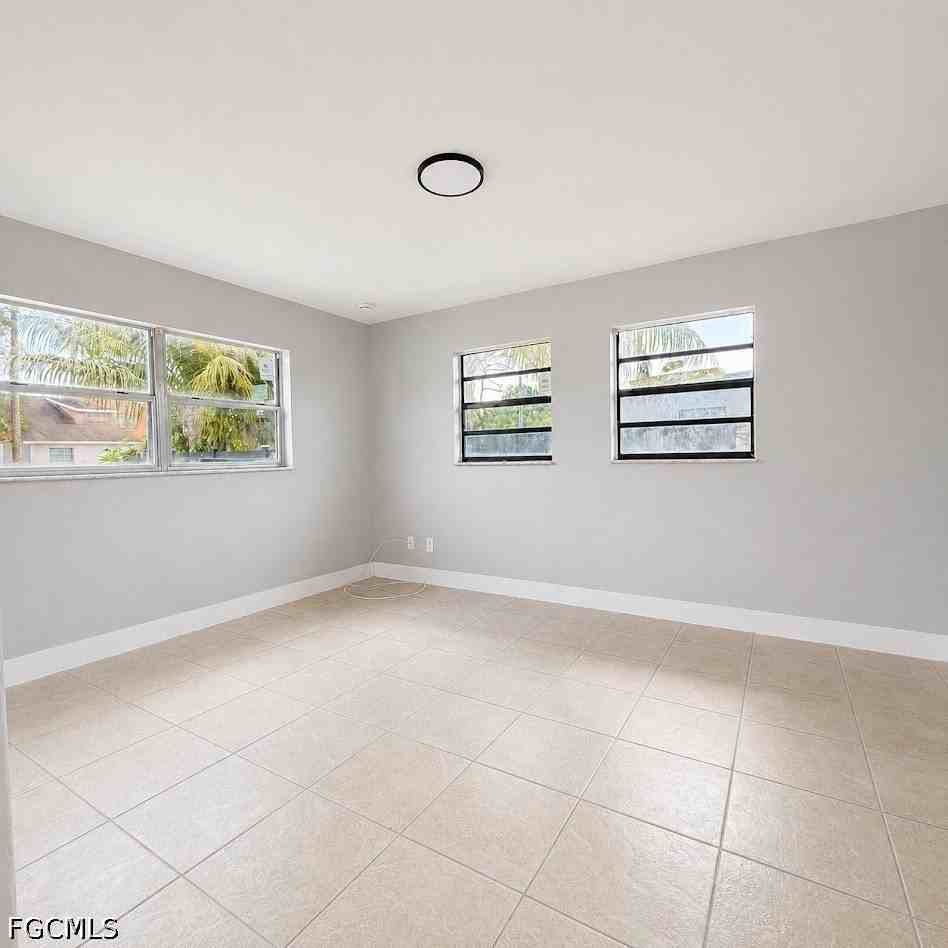 1572 Cypress Dr - Photo 4 of 19