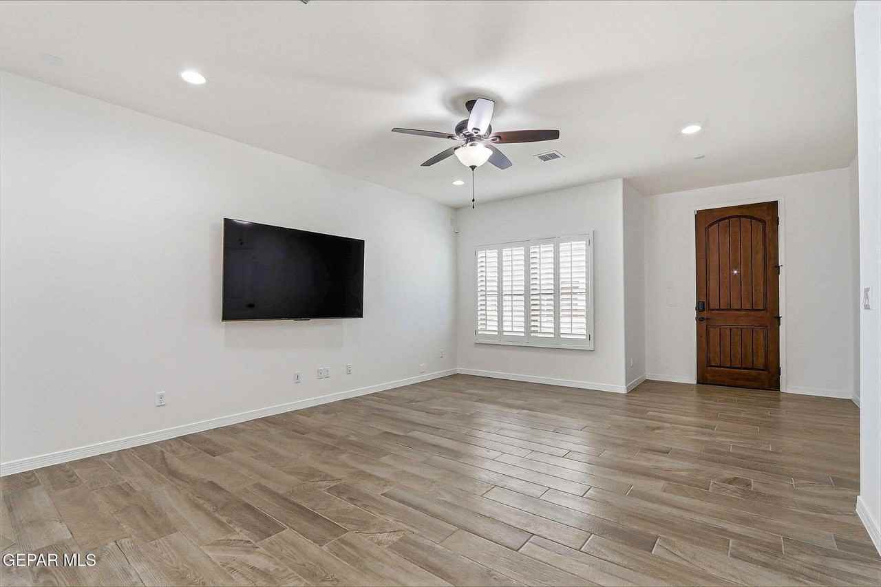 13106 Kington Ave - Photo 4 of 31