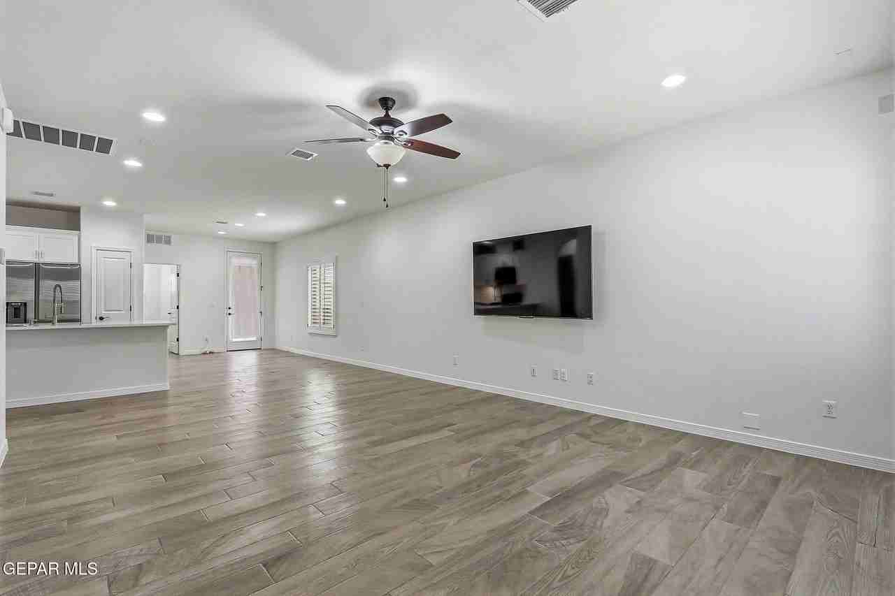 13106 Kington Ave - Photo 5 of 31