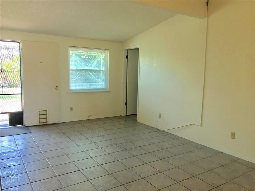 8500 Lakehurst Rd - Photo 7 of 25