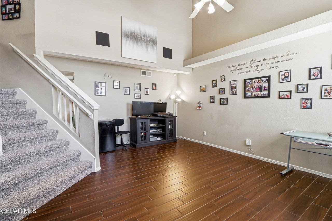 14233 Spanish Point Dr - Photo 3 of 35