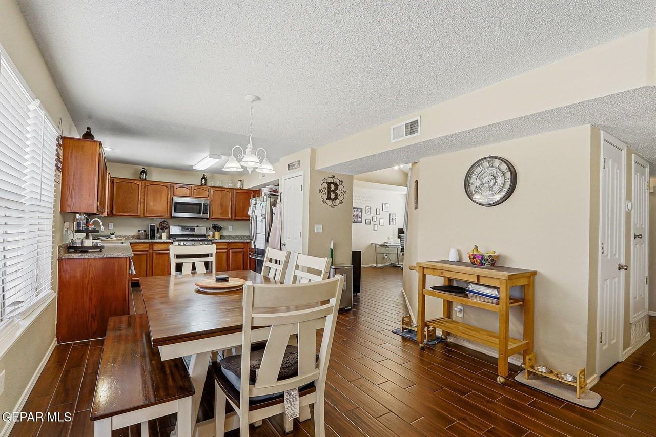 14233 Spanish Point Dr - Photo 5 of 35