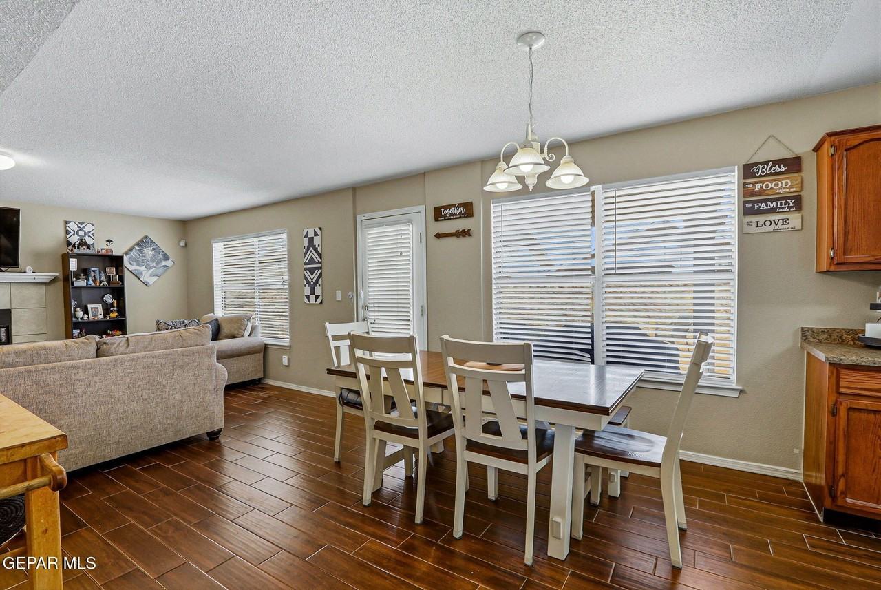 14233 Spanish Point Dr - Photo 6 of 35