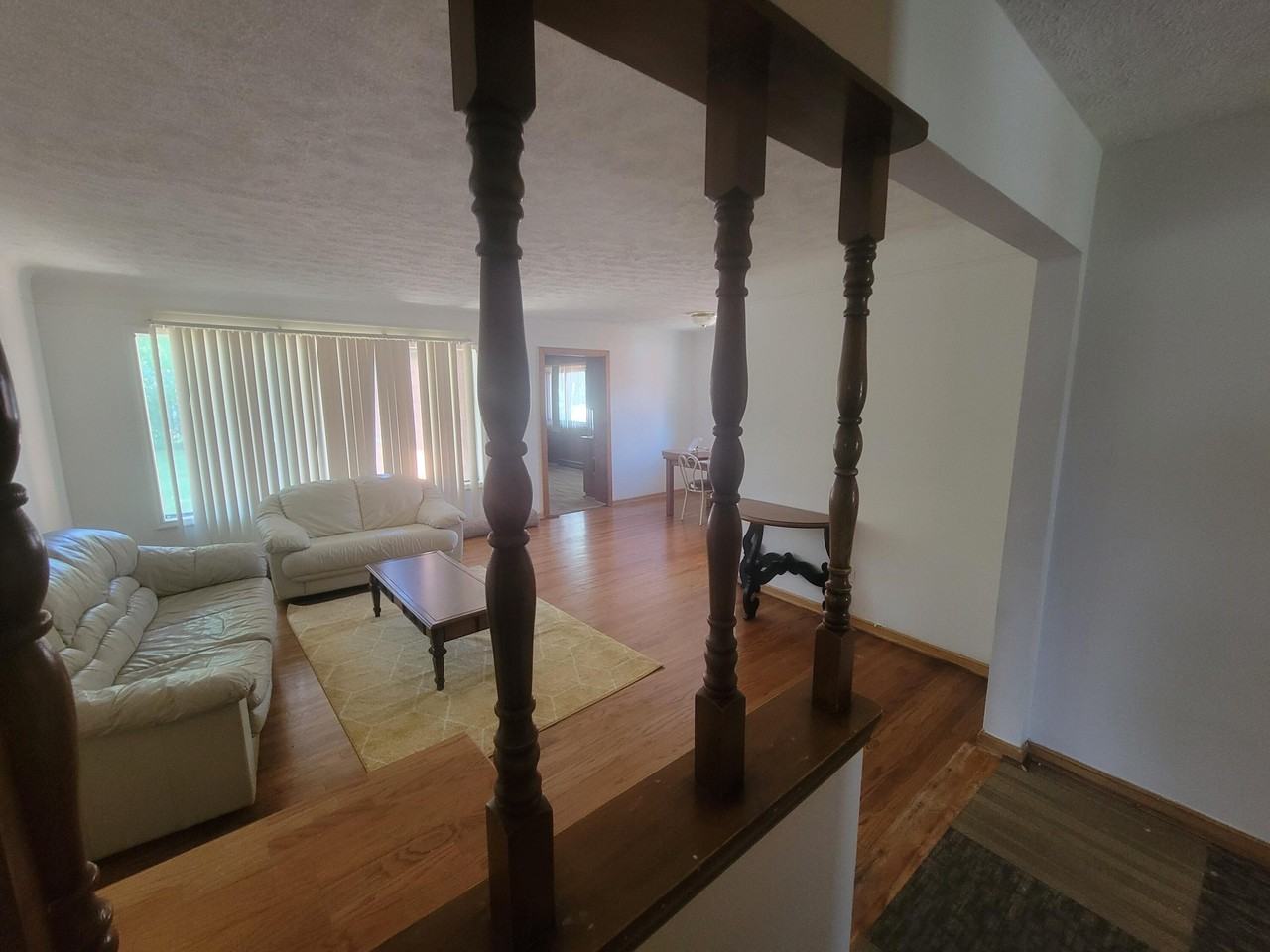 24011 Seneca St - Photo 2 of 18