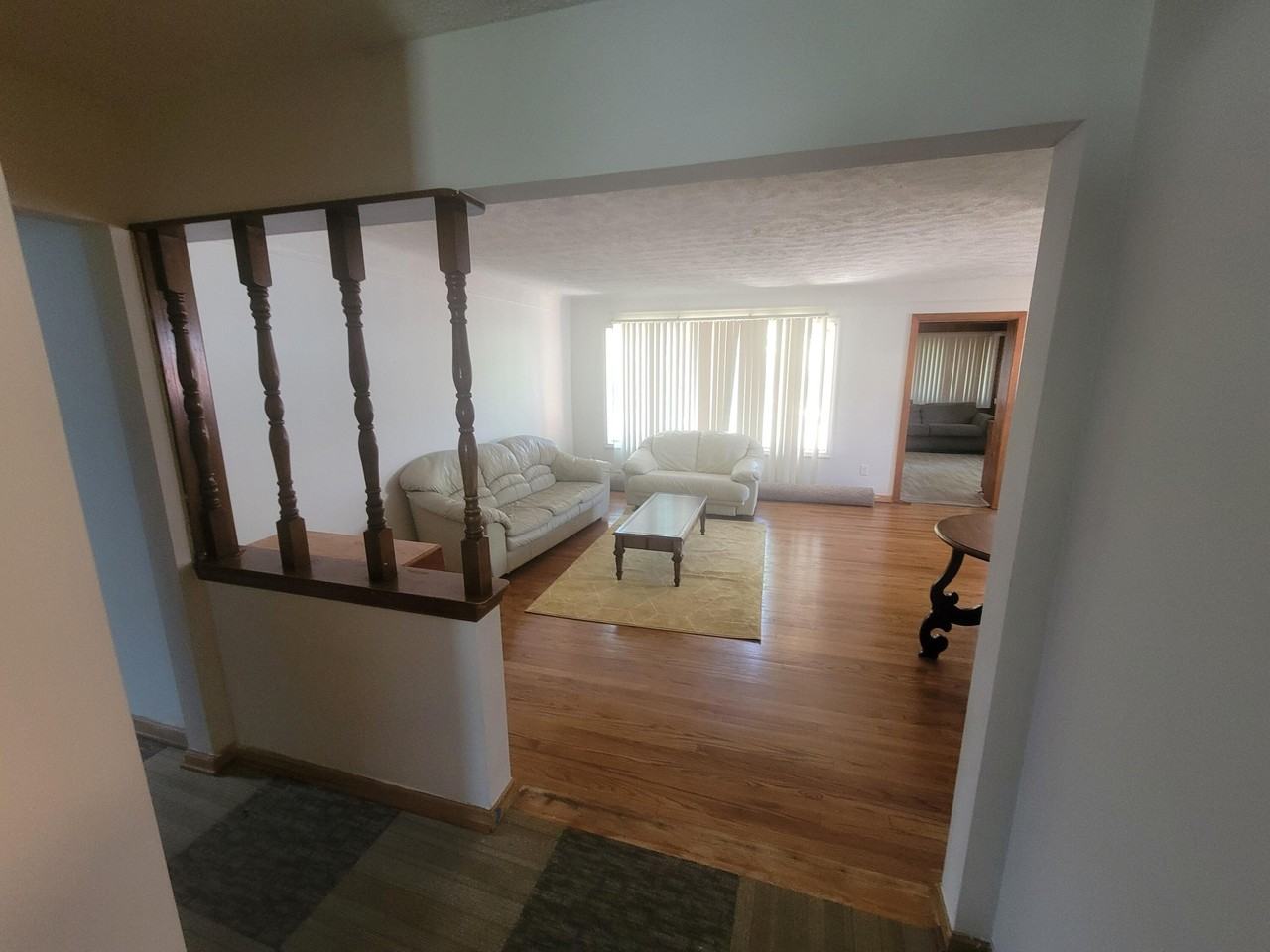 24011 Seneca St - Photo 3 of 18