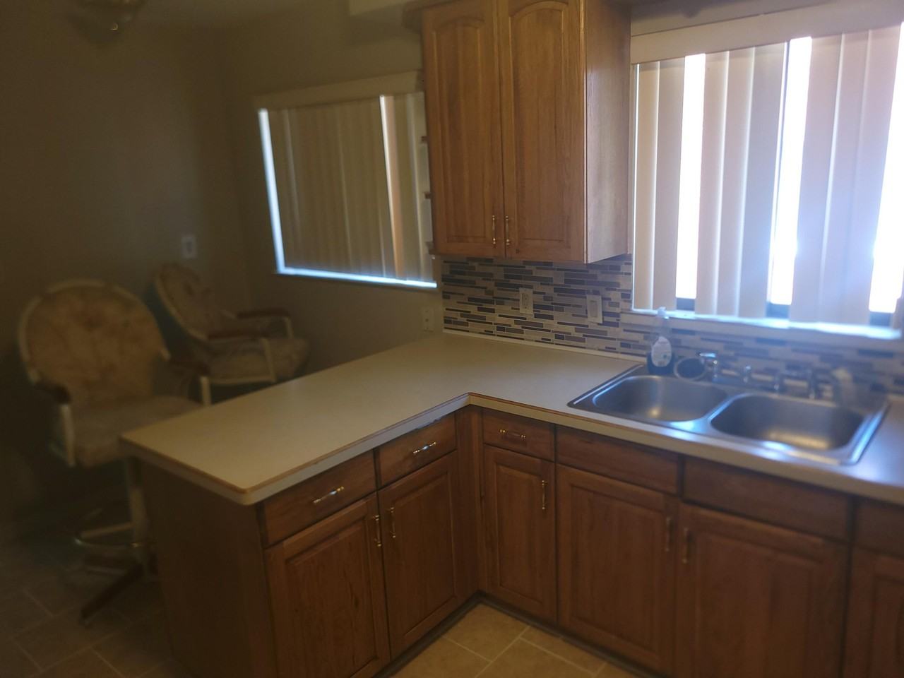 24011 Seneca St - Photo 6 of 18