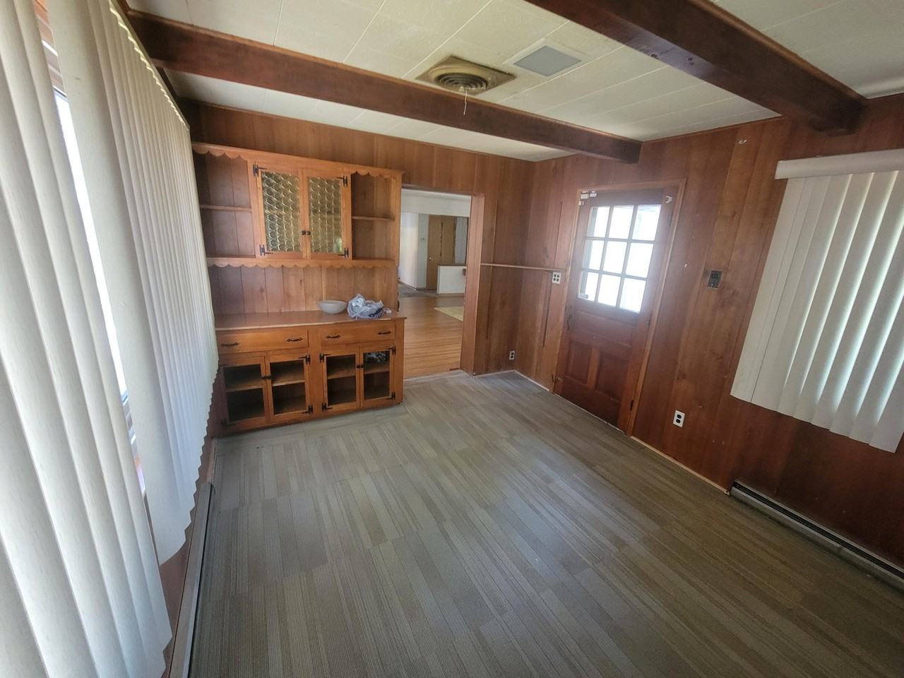24011 Seneca St - Photo 7 of 18
