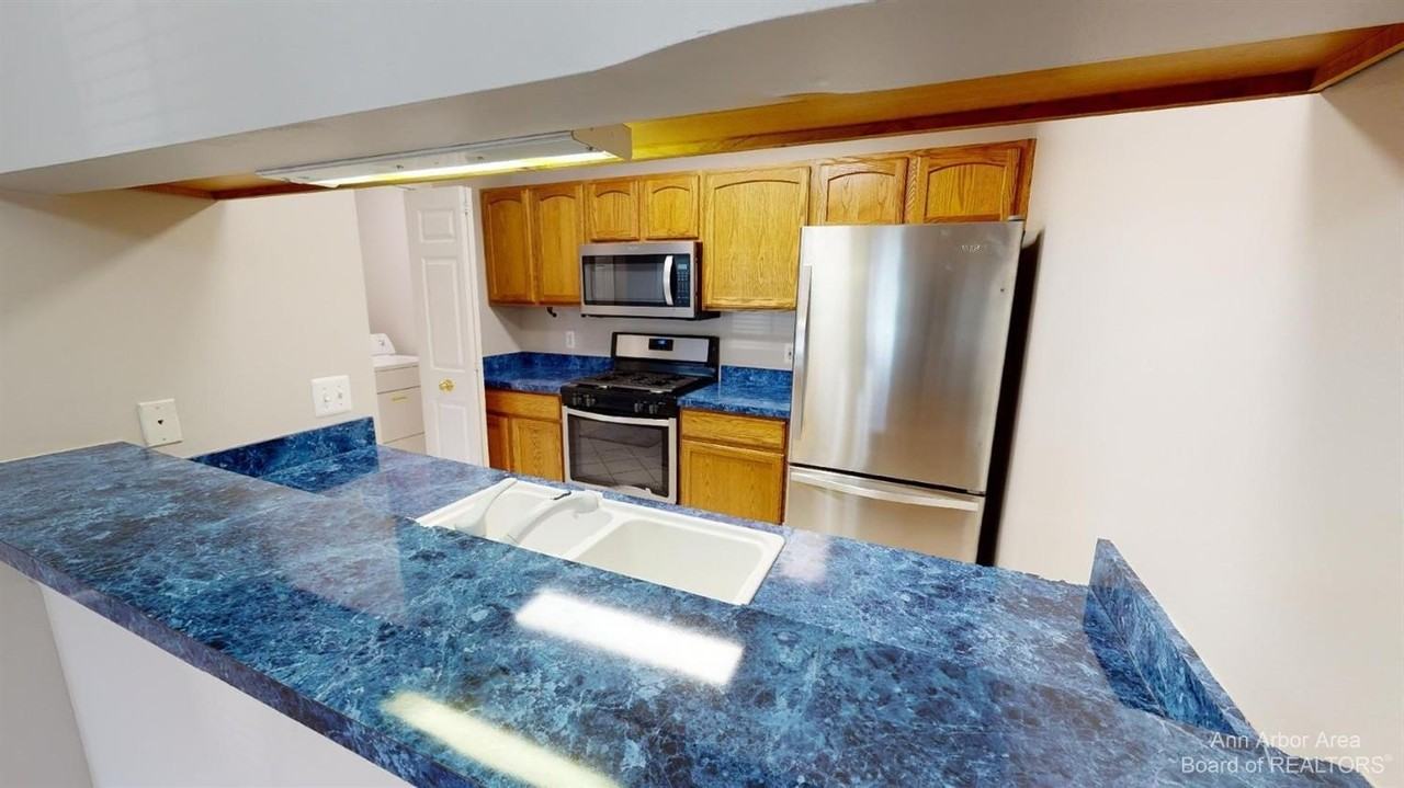 2666 S Knightsbridge Cir - Photo 4 of 17