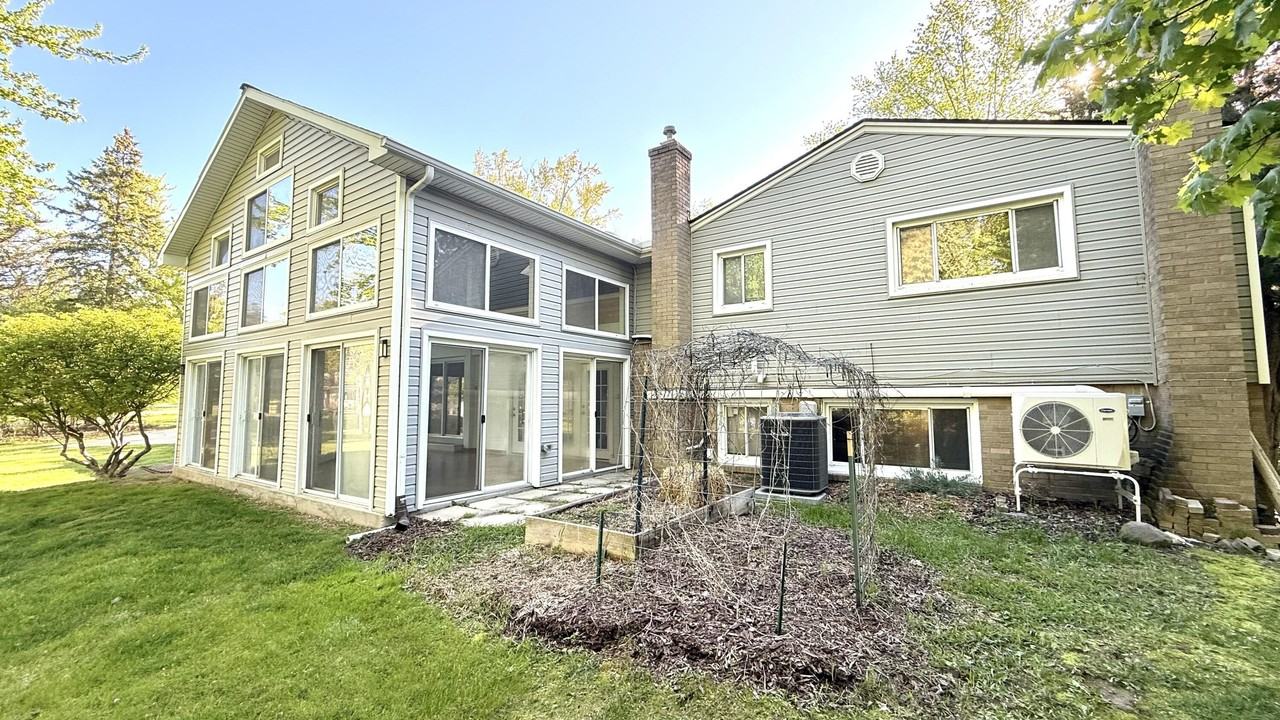 4290 Wendell Rd - Photo 5 of 32