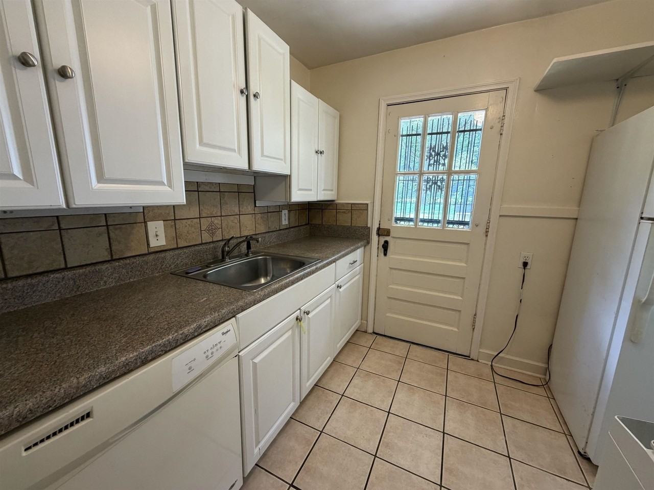 3588 Marion Ave - Photo 4 of 11